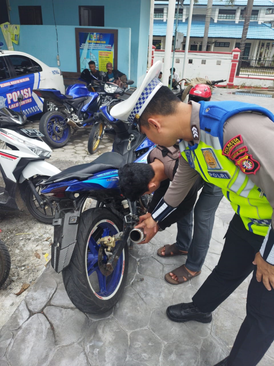Satlantas Polresta Buru Pengguna Knalpot Brong