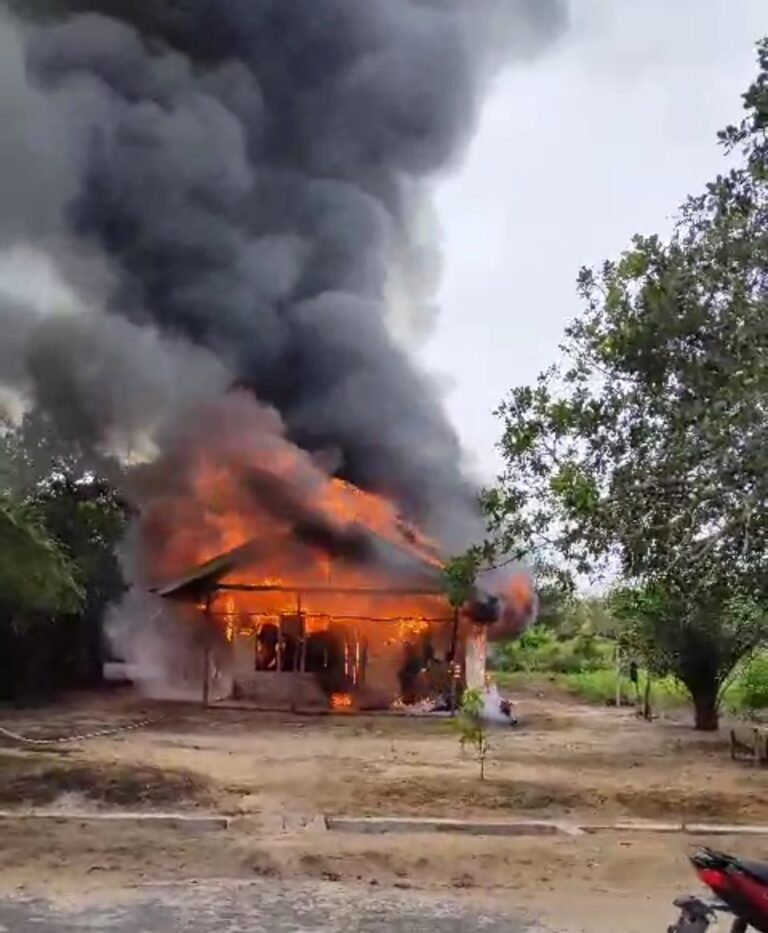 Rumah Warga Natai Sedawak Ludes Terbakar Rumah Warga Natai Sedawak Ludes Terbakar