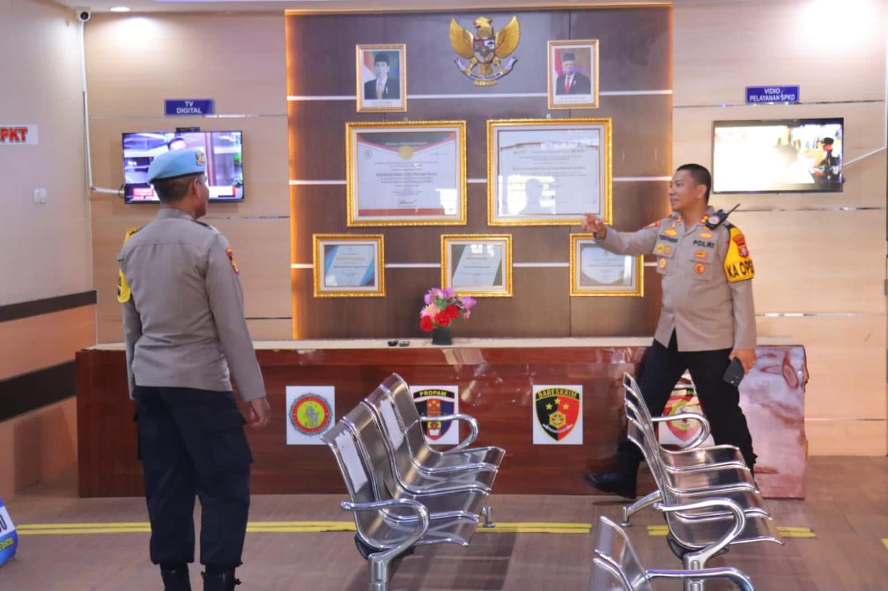 Cek SPKT, Kapolres Kobar Imbau Utamakan Pelayanan Masyarakat