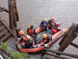 Jenazah Siswa SMA Tenggelam Ditemukan 14 Kilometer dari Lokasi Kejadian Jenazah Siswa SMA Tenggelam Ditemukan 14 Kilometer dari Lokasi Kejadian