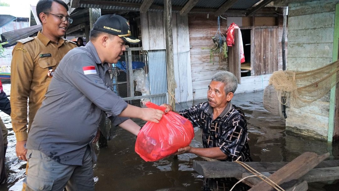 Jalan Buntok-Palangka Raya Masih Lumpuh Jalan Buntok-Palangka Raya Masih Lumpuh