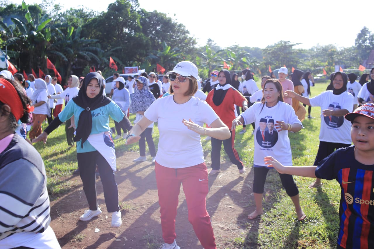 Meriahnya Zumba Bersama Iin Aprillina
