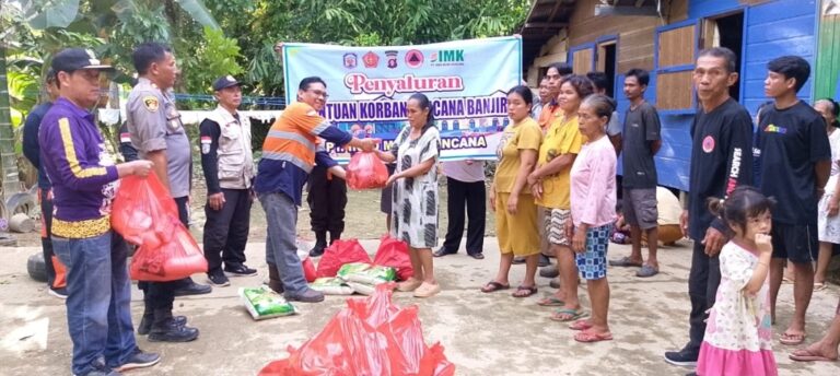 BPBD Mura, Muspika Kecamatan Tanah Siang Selatan dan PT IMK Salurkan Bantuan untuk Korban Banjir 
