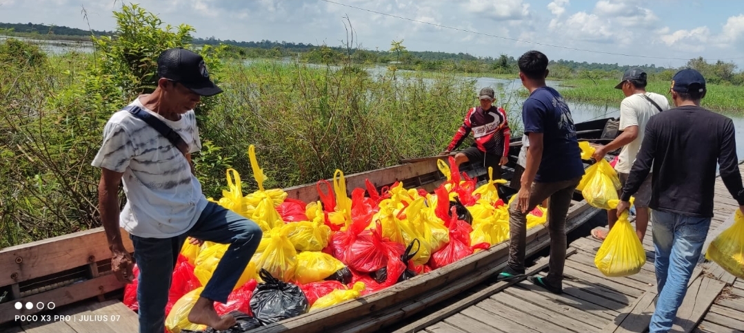 Peduli Masyarakat, Ciliandry Angky Abadi Group Salurkan Bantuan Untuk Korban Banjir di Pematang Karau