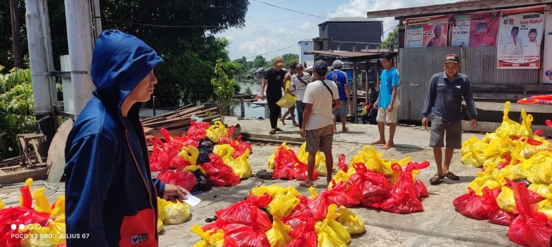 Peduli Masyarakat, Ciliandry Angky Abadi Group Salurkan Bantuan Untuk Korban Banjir di Pematang Karau