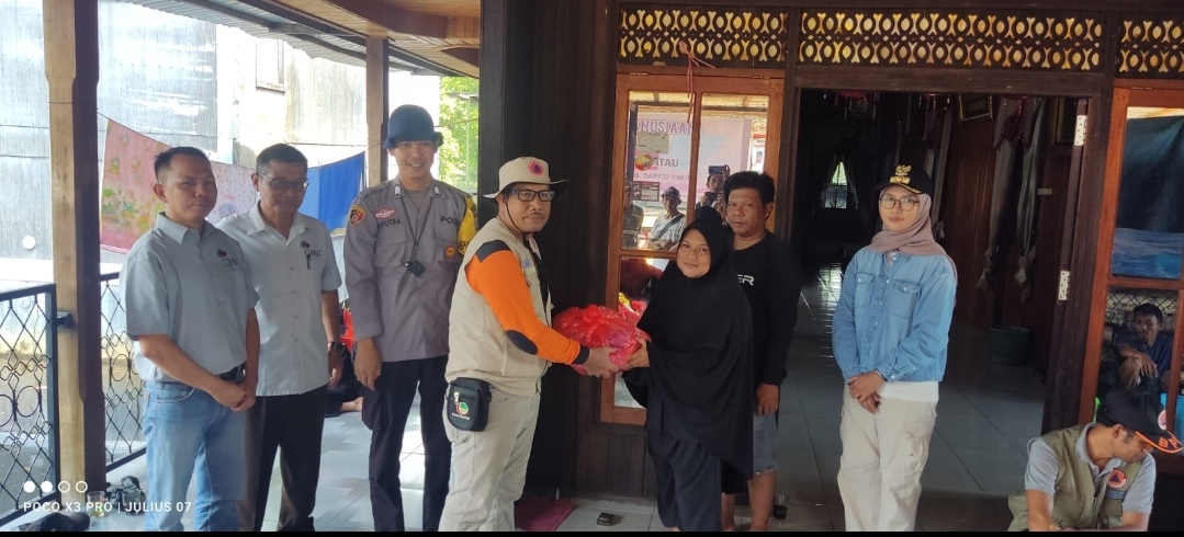 Peduli Masyarakat, Ciliandry Angky Abadi Group Salurkan Bantuan Untuk Korban Banjir di Pematang Karau Peduli Masyarakat, Ciliandry Angky Abadi Group Salurkan Bantuan Untuk Korban Banjir di Pematang Karau