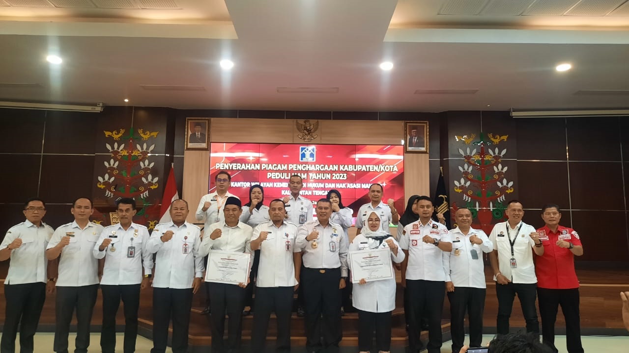 Kotim dan Pulpis Terima Penghargaan KKP HAM