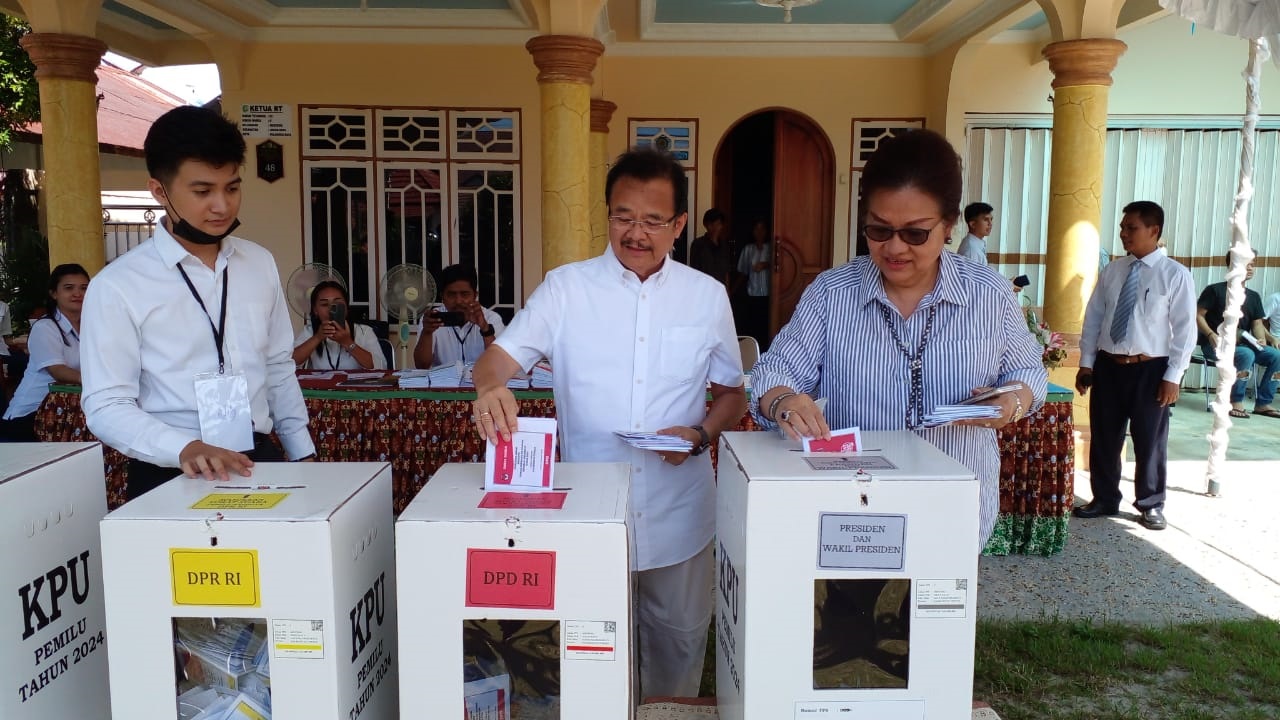 Atu Narang dan Keluarga Gunakan Hak Pilih