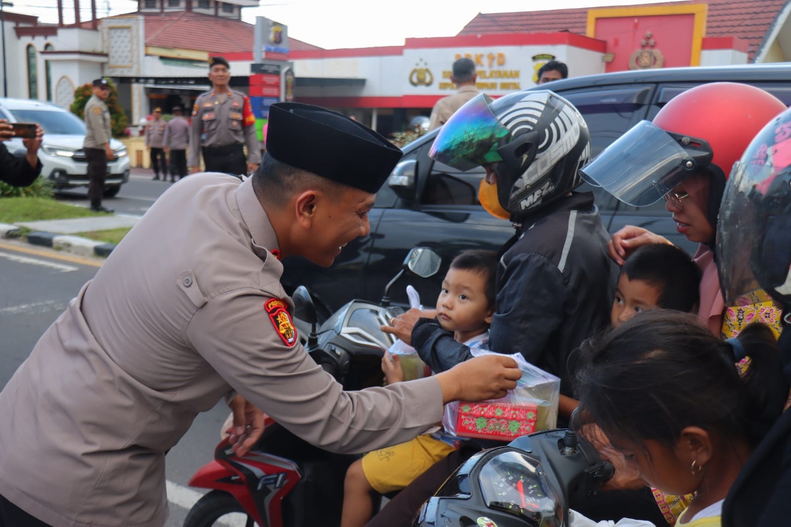 Polres Kobar Buka Puasa Bersama Anak Panti Asuhan