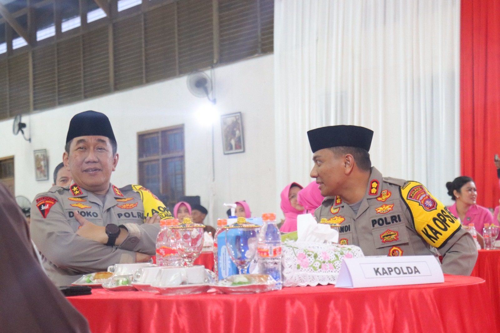 Kapolda dan Kapolres Bukber di Aula Gereja Katolik Santo Paulus 