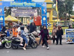 Pelaku UMKM Alun Alun Istana Kuning Bagikan 450 Paket Takjil