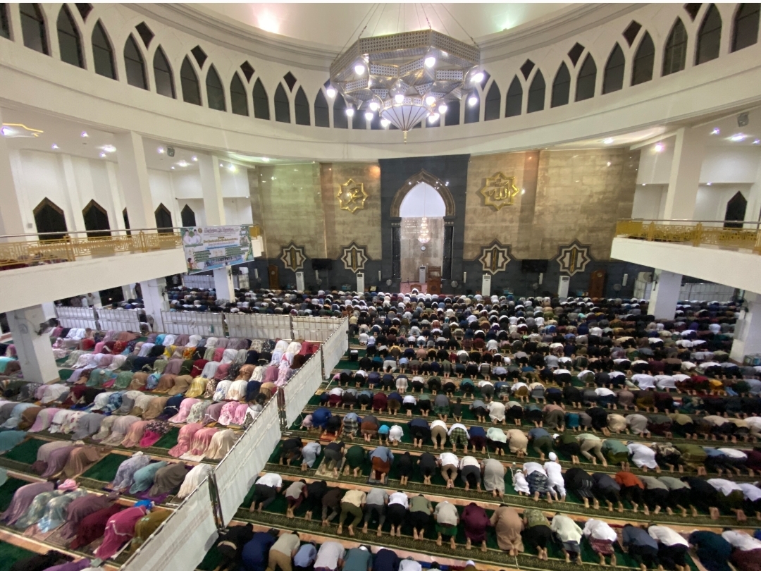 TARAWIH PERDANA-Ribuan Jemaah Padati Masjid Raya Darussalam