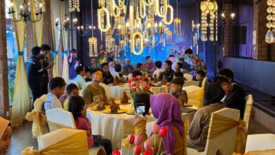 Asmin Bara Bronang Bawa Anak Yatim Belanja Baju Lebaran Asmin Bara Bronang Bawa Anak Yatim Belanja Baju Lebaran