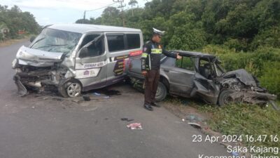 Daihatsu Hantam Sedan, 1 Tewas