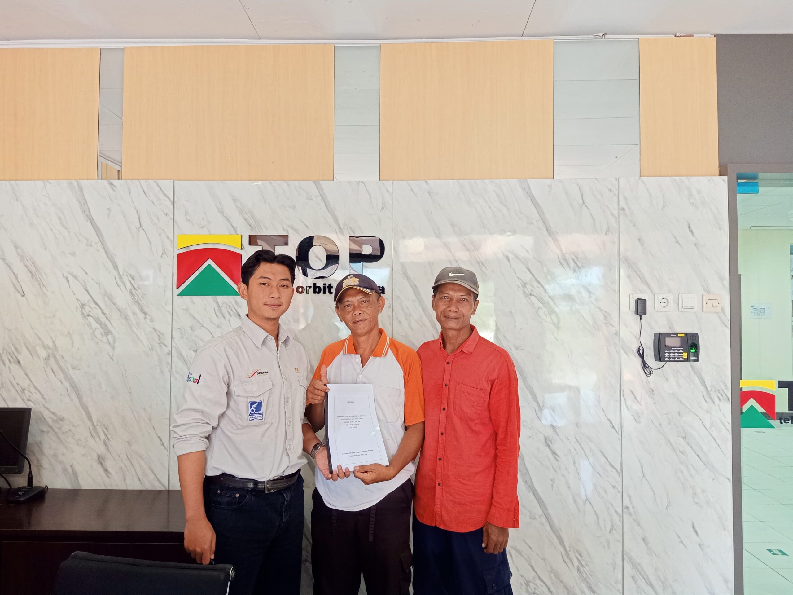 PT TOP Renovasi Masjid Nurul Falah Buhut Trans