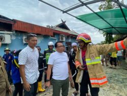 Pj Bupati Tinjau Kebakaran yang Hanguskan Kantor PDAM Kapuas