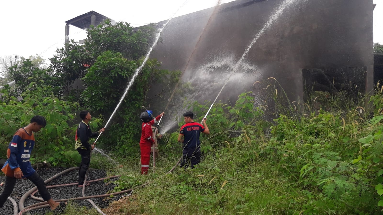 2 Unit Ruko Terbakar di Jalan Tingang