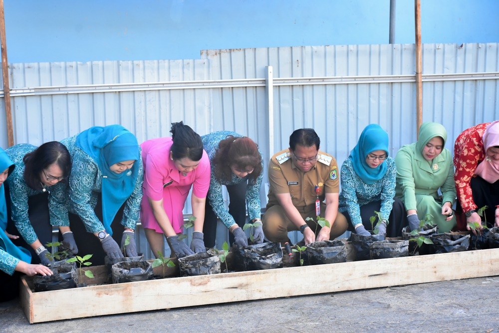Pj Bupati dan Ketua Pj TP PKK Ikuti Gertam Cabai Serentak