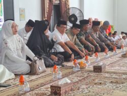 Pj Bupati Hadiri Halal Bihalal Ibu-Ibu Pengajian Kapuas