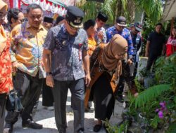Pj Bupati Kapuas Apresiasi Panen Hasil Belajar 2 SDN