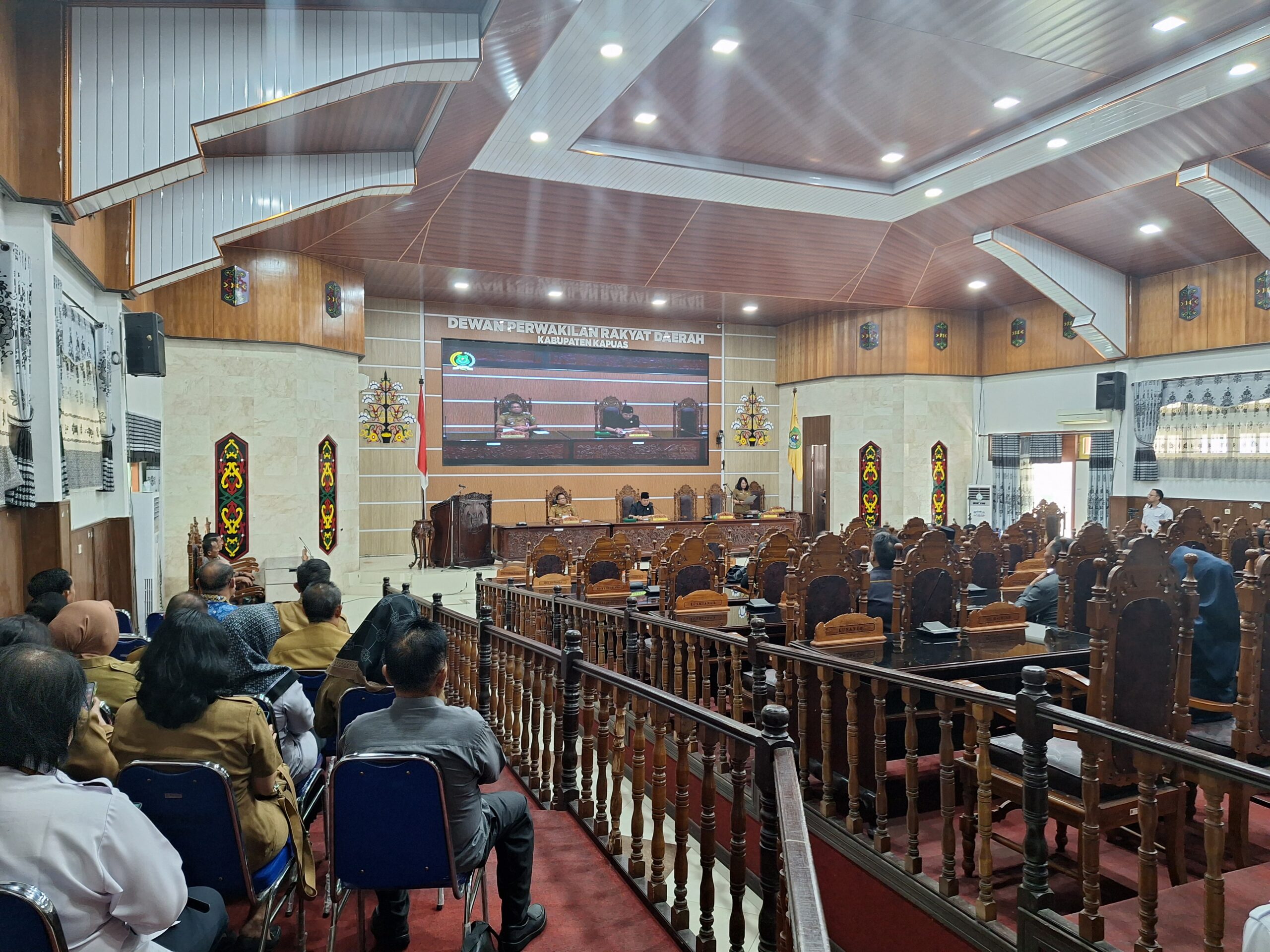 Wakil I DPRD Kapuas Pimpin Sidang Paripurna Penyampaian 3 Raperda