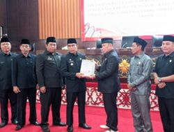 RAPAT PARIPURNA KE-5-DPRD Sampaikan Rekomendasi Atas LKPj