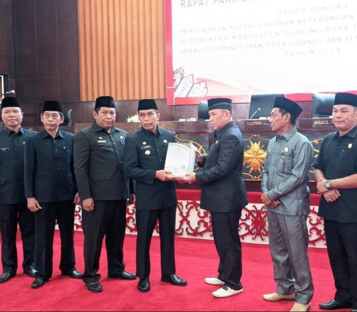 RAPAT PARIPURNA KE-5-DPRD Sampaikan Rekomendasi Atas LKPj