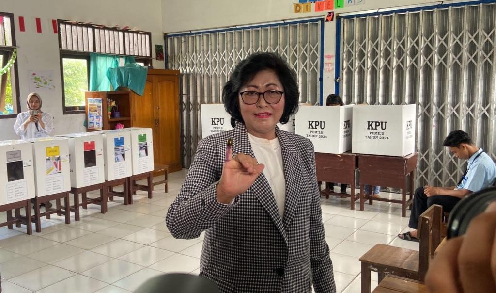 Sambil Pantau Pemungutan Suara, Pj Bupati Nyoblos di TPS 35