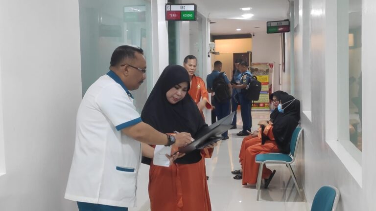 Anggota Dewan Medical Chek Up di RSPAD Gatot Seobroto Anggota Dewan Medical Chek Up di RSPAD Gatot Seobroto
