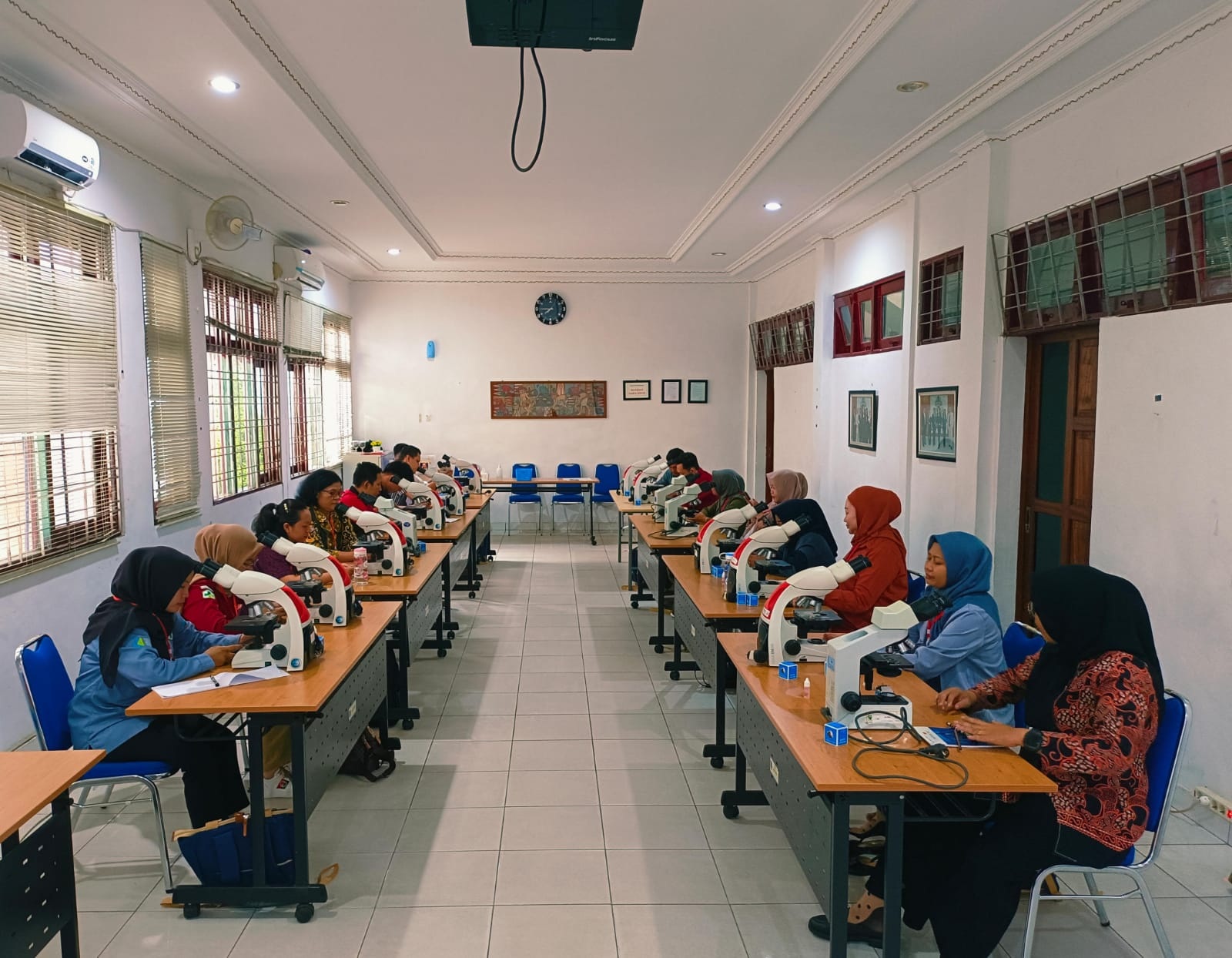 Pelatihan Penyegaran Mikroskopis Malaria Kabupaten Kapuas 2024