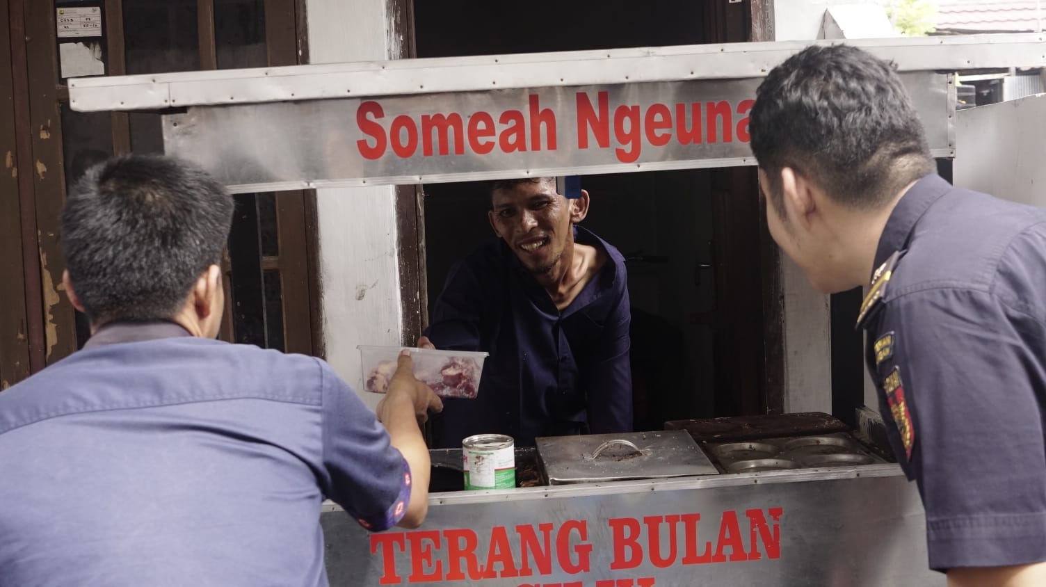 Kanwil DJPb Kalteng dan Bea Cukai Bagi 415 Paket Daging Kurban