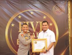 Kapolres Kobar Raih Penghargaan As The Most Inspiring Leader And Performing Excellent Of The Year Kapolres Kobar Raih Penghargaan As The Most Inspiring Leader And Performing Excellent Of The Year