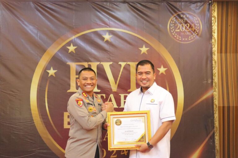 Kapolres Kobar Raih Penghargaan As The Most Inspiring Leader And Performing Excellent Of The Year