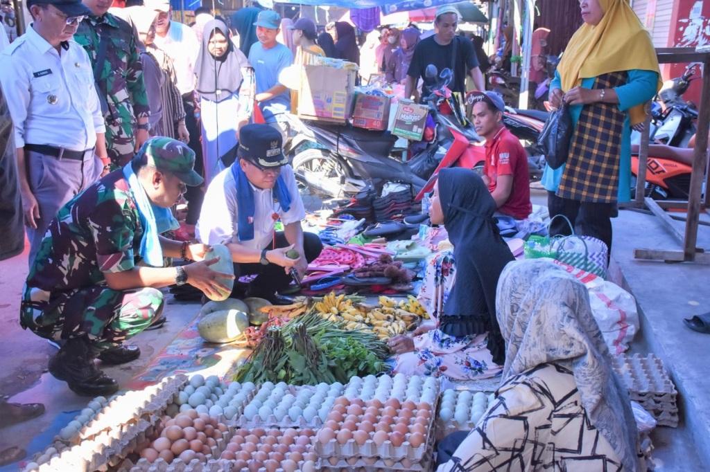 Erlin Hardi Tinjau Pasar untuk Jaga Stabilitas Harga