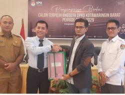 KPU Kobar Sampaikan Berkas Calon Terpilih, Anggota DPRD Kobar Periode 2024-2029 