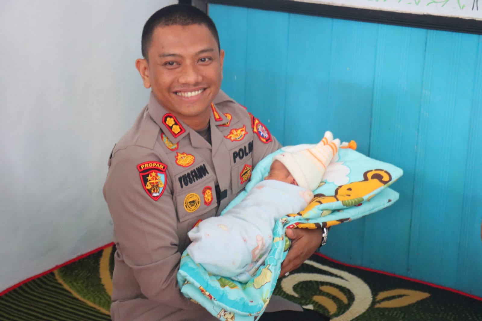 BAYI LAHIR 1 JULI 2024 DI HUT BHAYANGKARA-Kapolres Kobar Beri Nama Prawira Bhayangkara