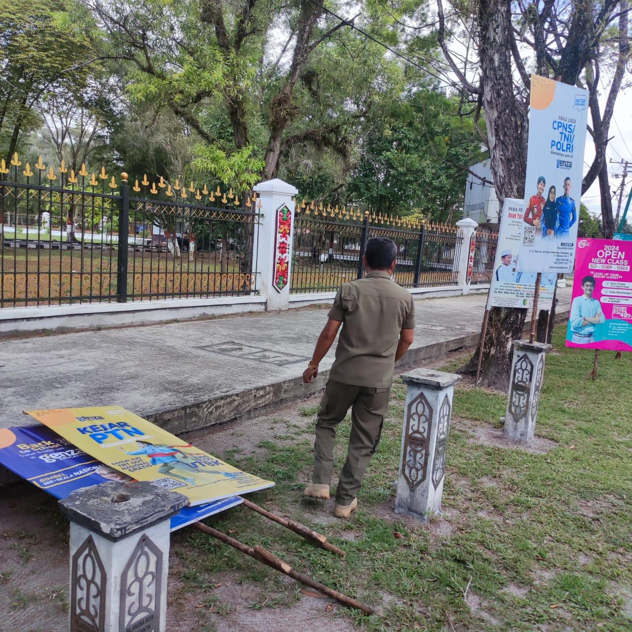 136 Spanduk dan 64 Reklame Ilegal Ditertibkan