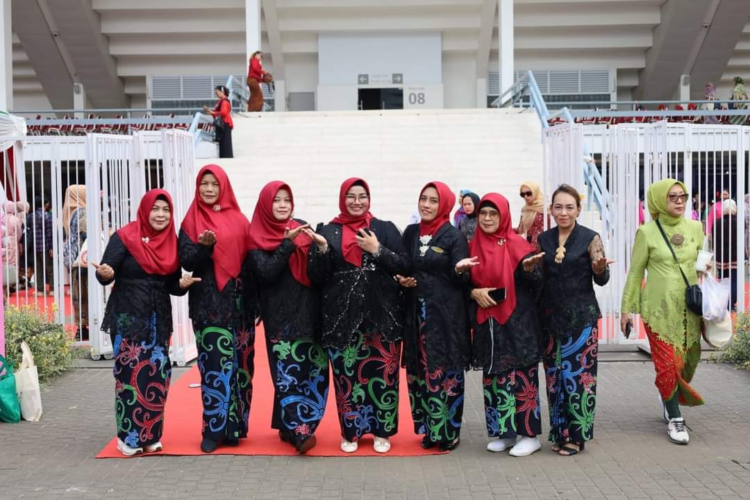Wabup Ajak Wanita Kotim Lestarikan Baju Kebaya