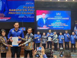 AHY SERAHKAN SURAT REKOM-Tati Narang, Wiyatno, Fairid, Eddy Raya, Halikinnor, dan Firdaus