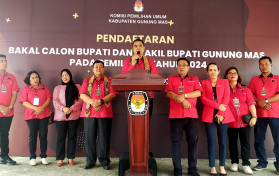 Diusung PDIP, Pasangan Kusnadi-Daldin Daftar ke KPU Gumas