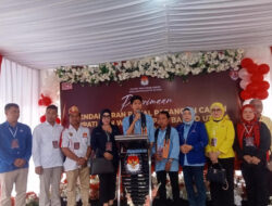 Akhmad Gunadi Nadalsyah-Sastra Jaya Daftar ke KPU Barut 