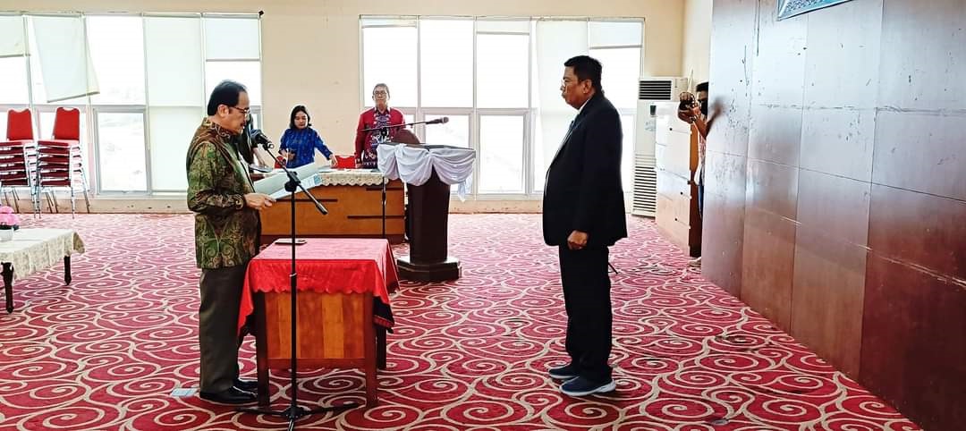 Teras Lantik Joni Bungai Jadi Rektor UKPR