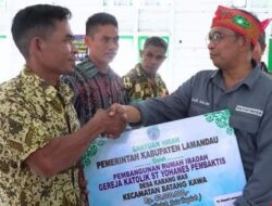 Pj Bupati Said Salim Serahkan Hibah Rumah Ibadah