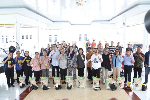 Ketua TP-PKK Kalteng Ivo Sugianto Sabran buka Pasar Murah di Gumas