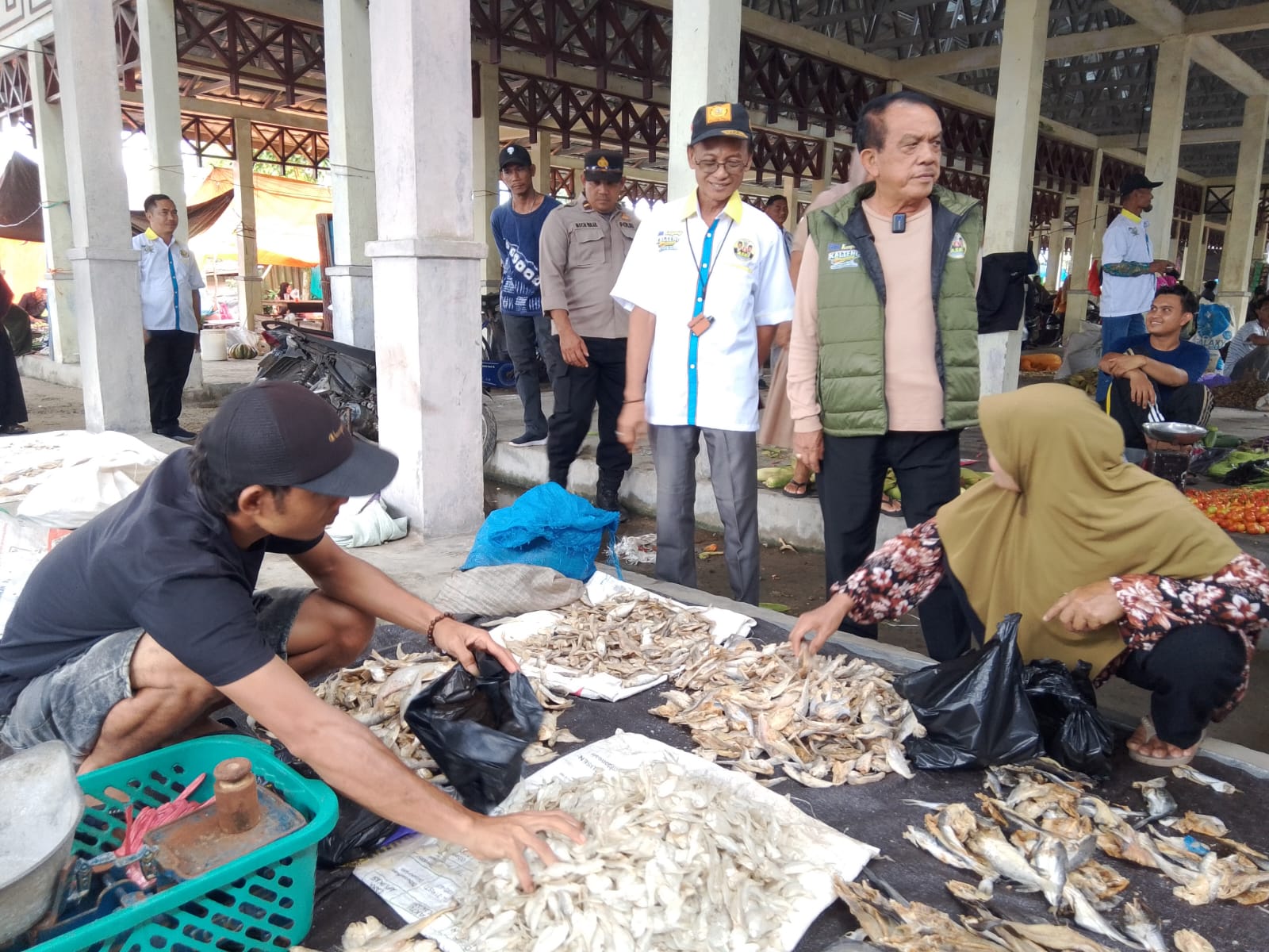 Razak Blusukan ke Pasar Kamis Pulpis