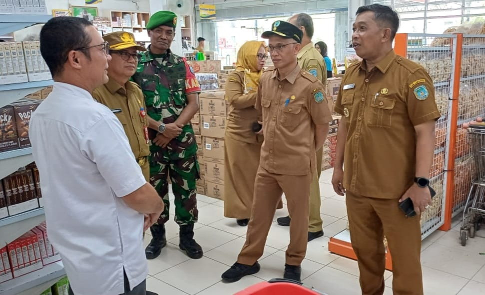 Pj Bupati Said Salim Cek Harga Bapok di Pasaran