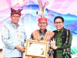 Pj Bupati Lamandau Terima Penghargaan Desa Wisata Nusantara 2024