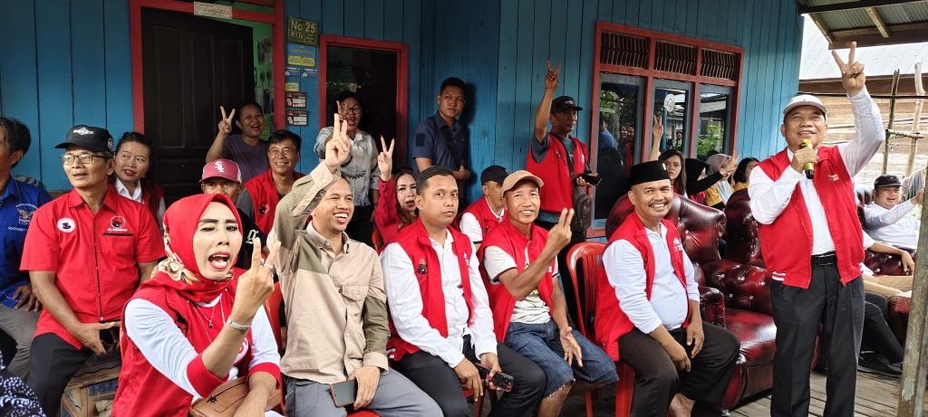 Masyarakat Titip Jalan Desa dan Irigasi kepada Taty-Joni