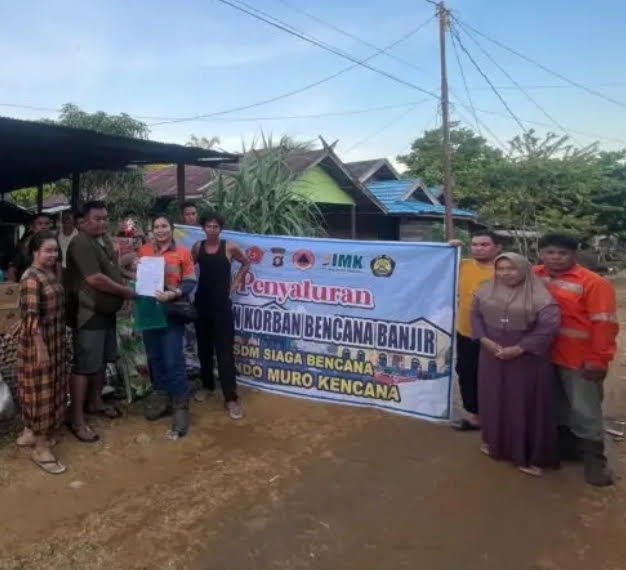 PT Indo Muro Kencana Turun ke Lokasi Banjir Bantu Warga Terdampak