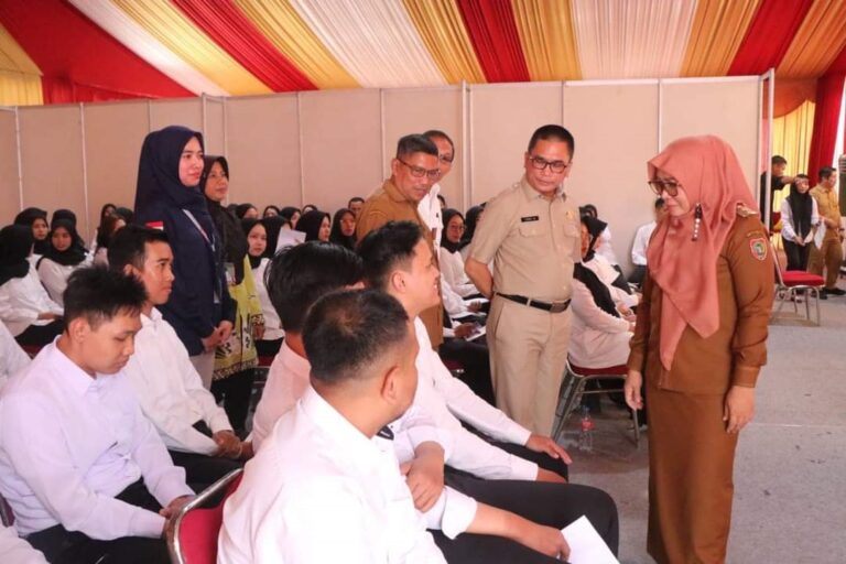 Pj Bupati Pulpis Tinjau Tes SKD CPNS Pj Bupati Pulpis Tinjau Tes SKD CPNS